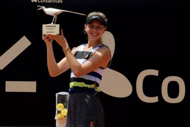 凌晨1点！国内媒体曝出采访：吴艳妮陷入争议，网友质疑声一片.